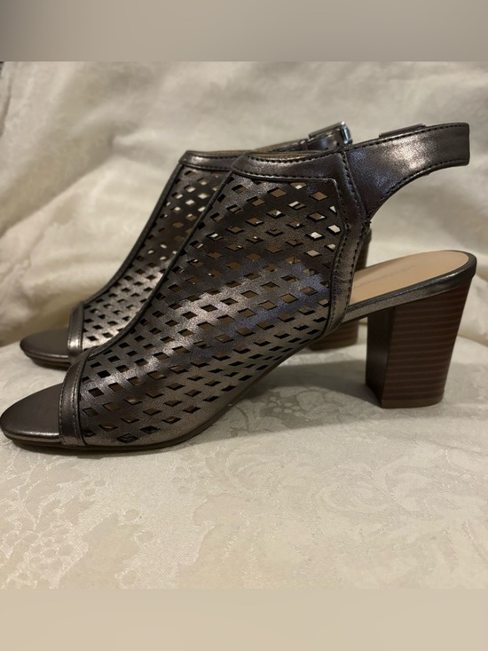 Liz Claiborne Shoes - NWOT Liz Claiborne Pewter Sling Back Block Heel, Size 9